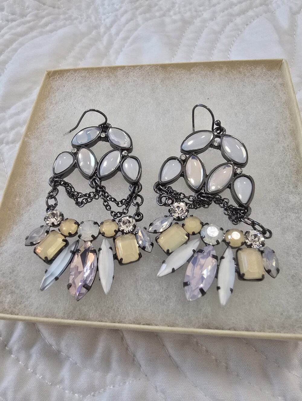 Vintage Elegant Moon Stone Pastel Crystal Drop Earrings - White & Light Pink